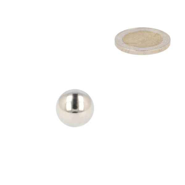 Ball magnet 15 mm with a shiny metal surface, powerful magnet and perfect choice for both professional use