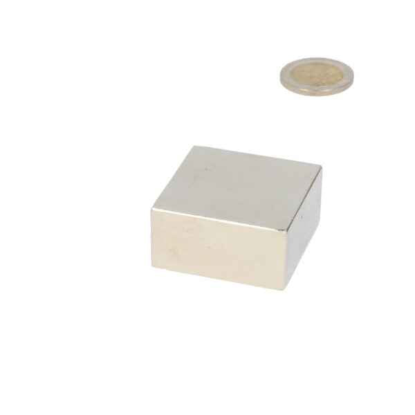 Neodymium block magnet 40x40x20 mm in silver cube shape with smooth metal surface and strong n50 magnetic force