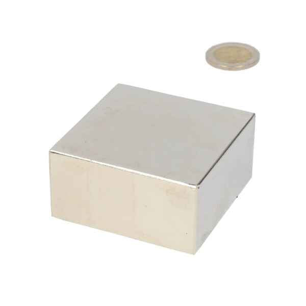 Silver-coloured neodymium block magnet 60x60x30 mm n50 with high-strength metal finish for metal objects