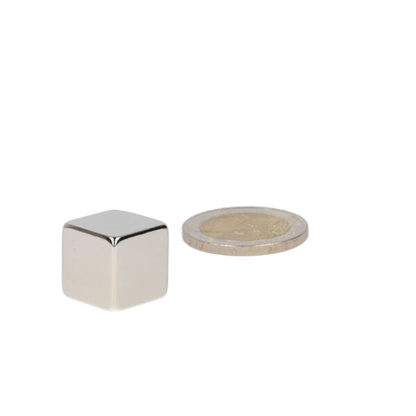 Silver-coloured neodymium cube magnet of 15 mm in addition to coin for bowl suitable for professional projects