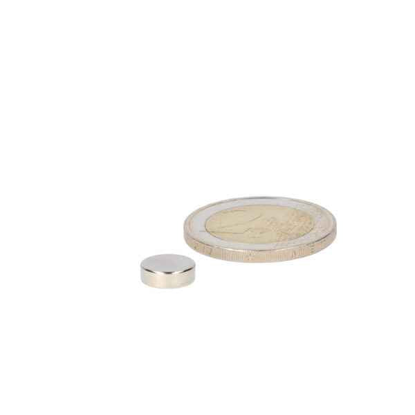 Small, powerful 9 x 3 mm neodymium magnetic disc in silver, perfect for various applications